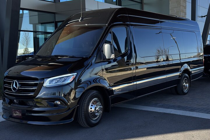 Nashville Airport transfer (up to 14 Passengers) - Photo 1 of 17